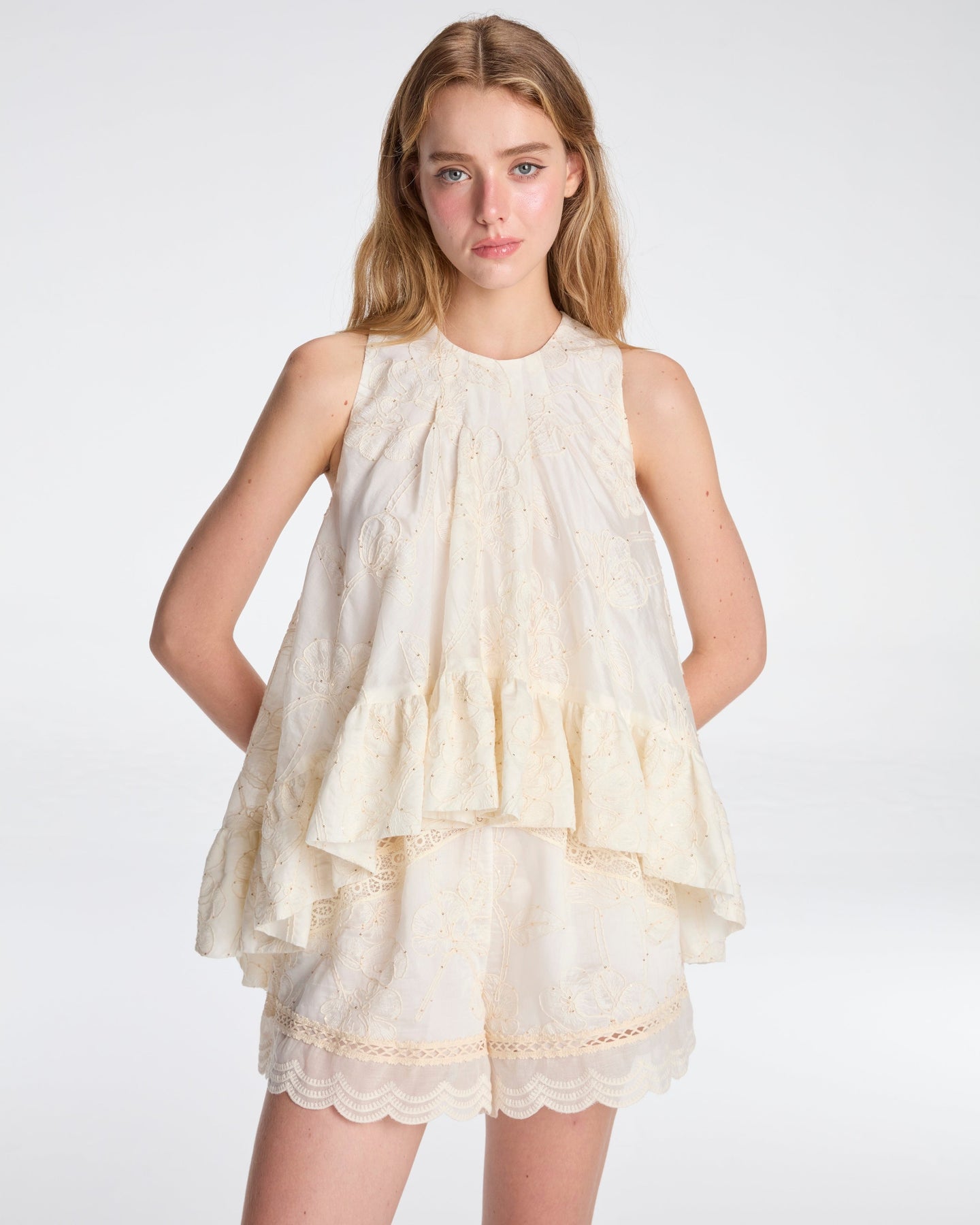 AW25
