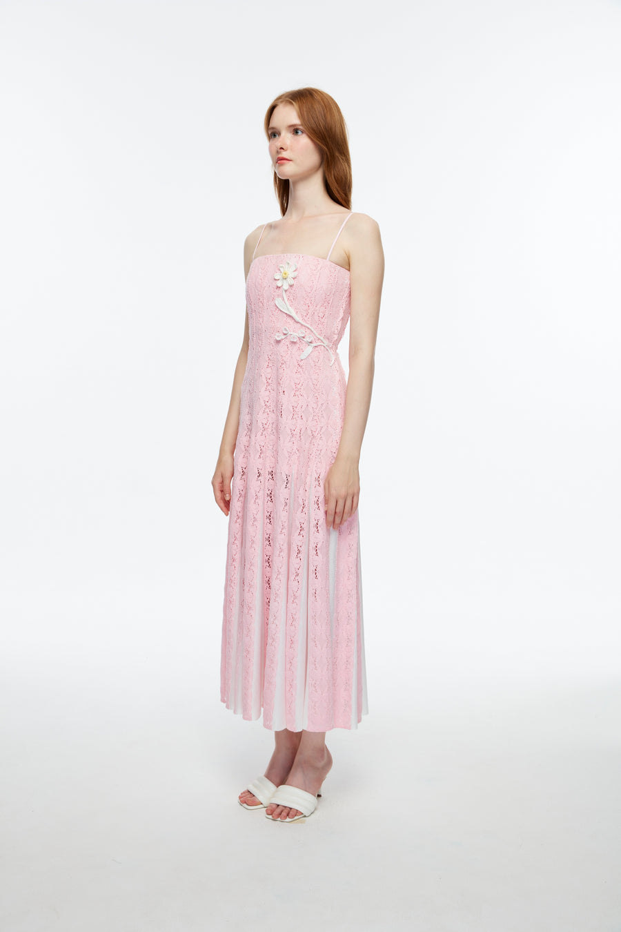 Long lace dress in pink