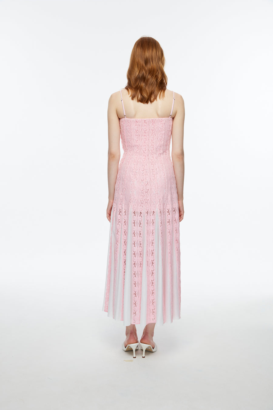 Long lace dress in pink