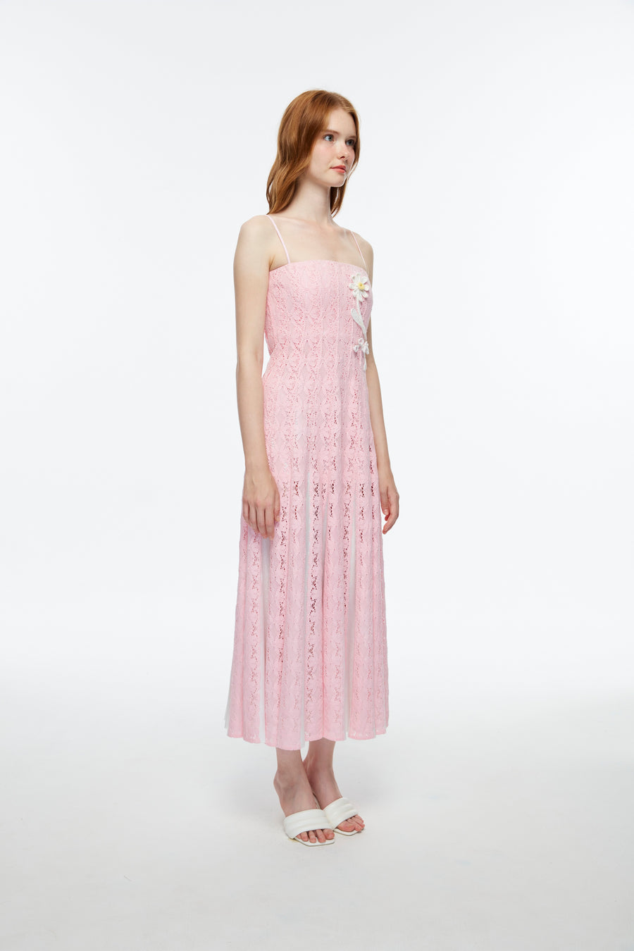 Long lace dress in pink